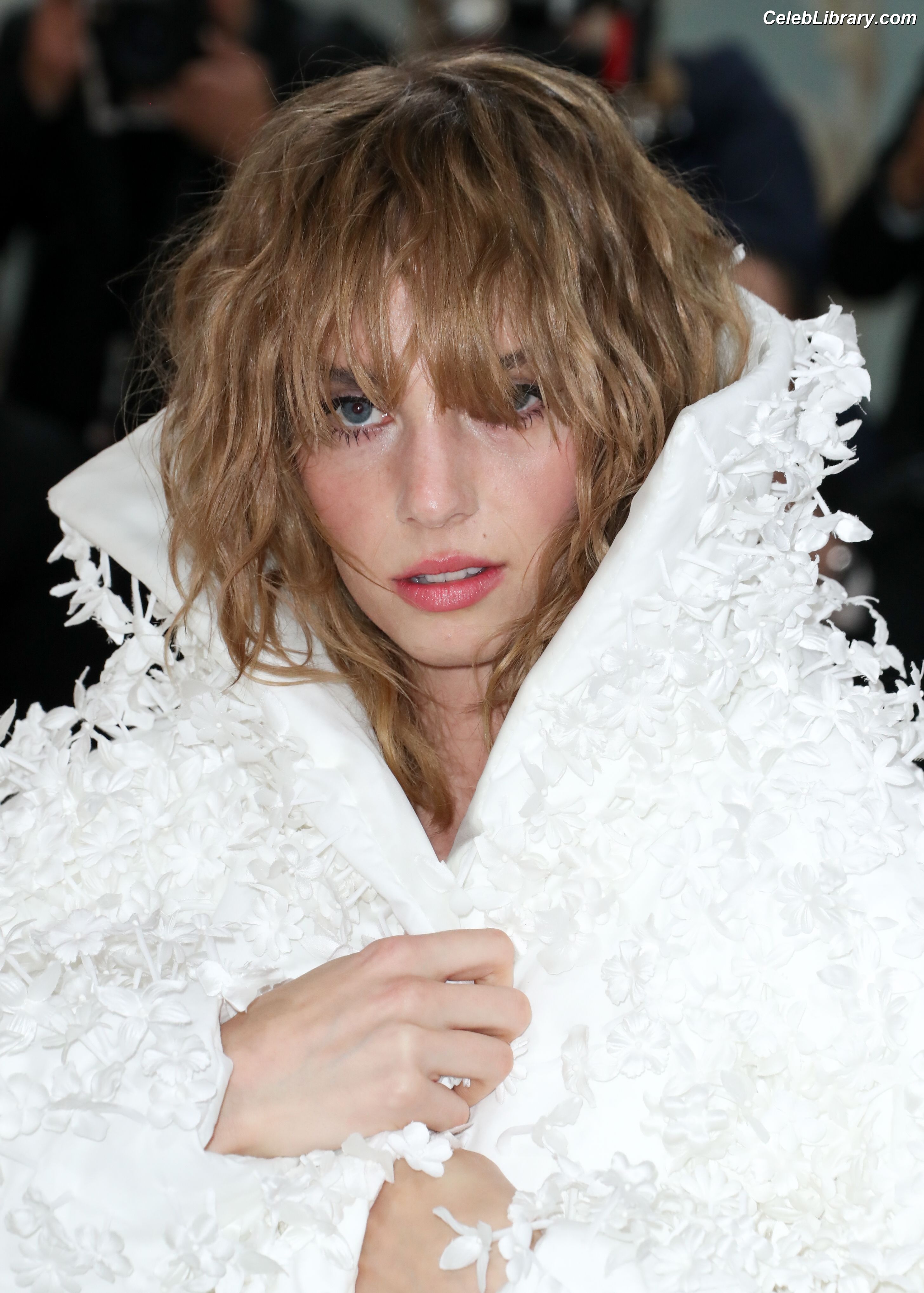 Maya Hawke photo 5 of 851