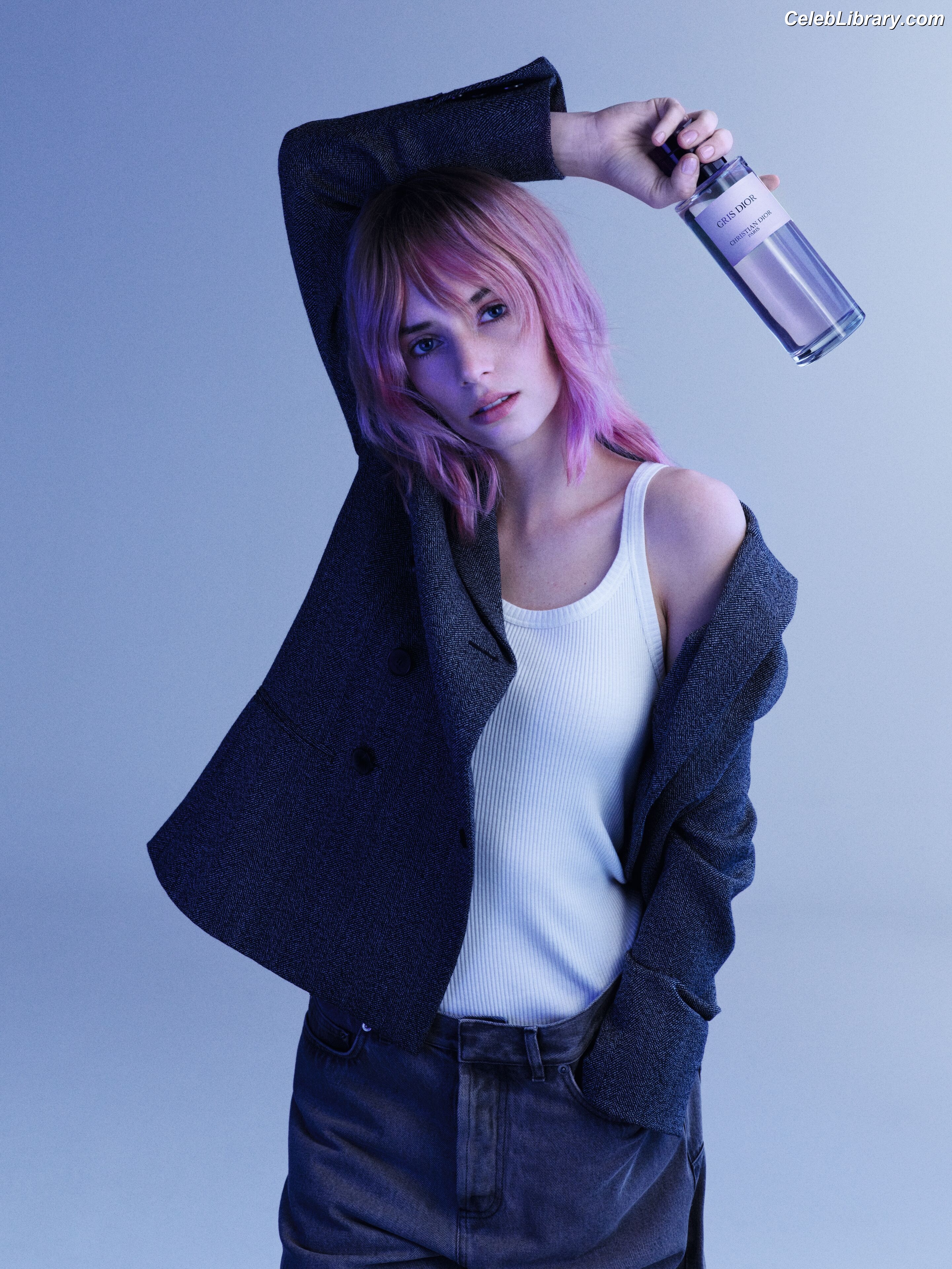 Maya Hawke photo 1 of 851
