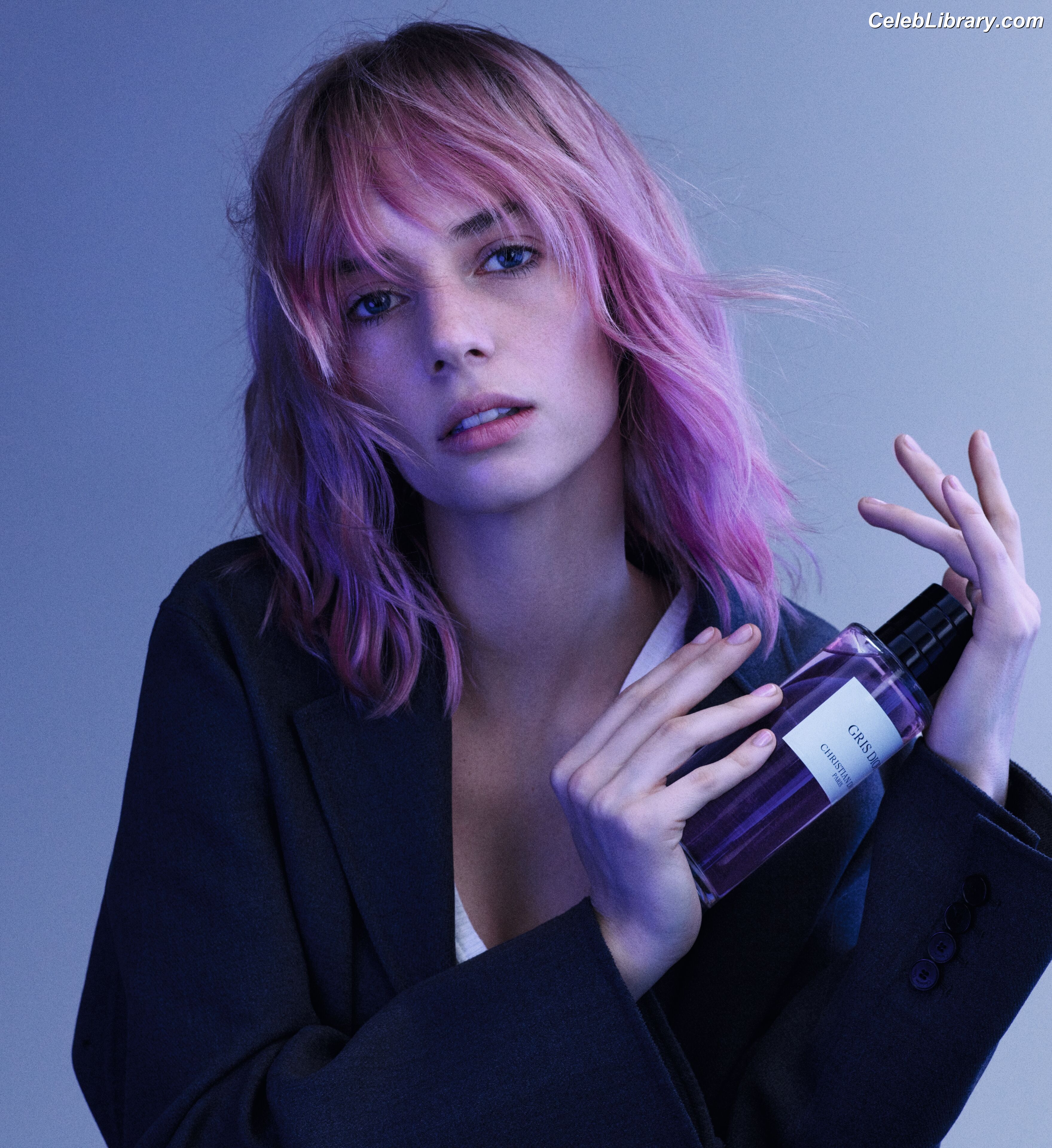 Maya Hawke photo 2 of 851