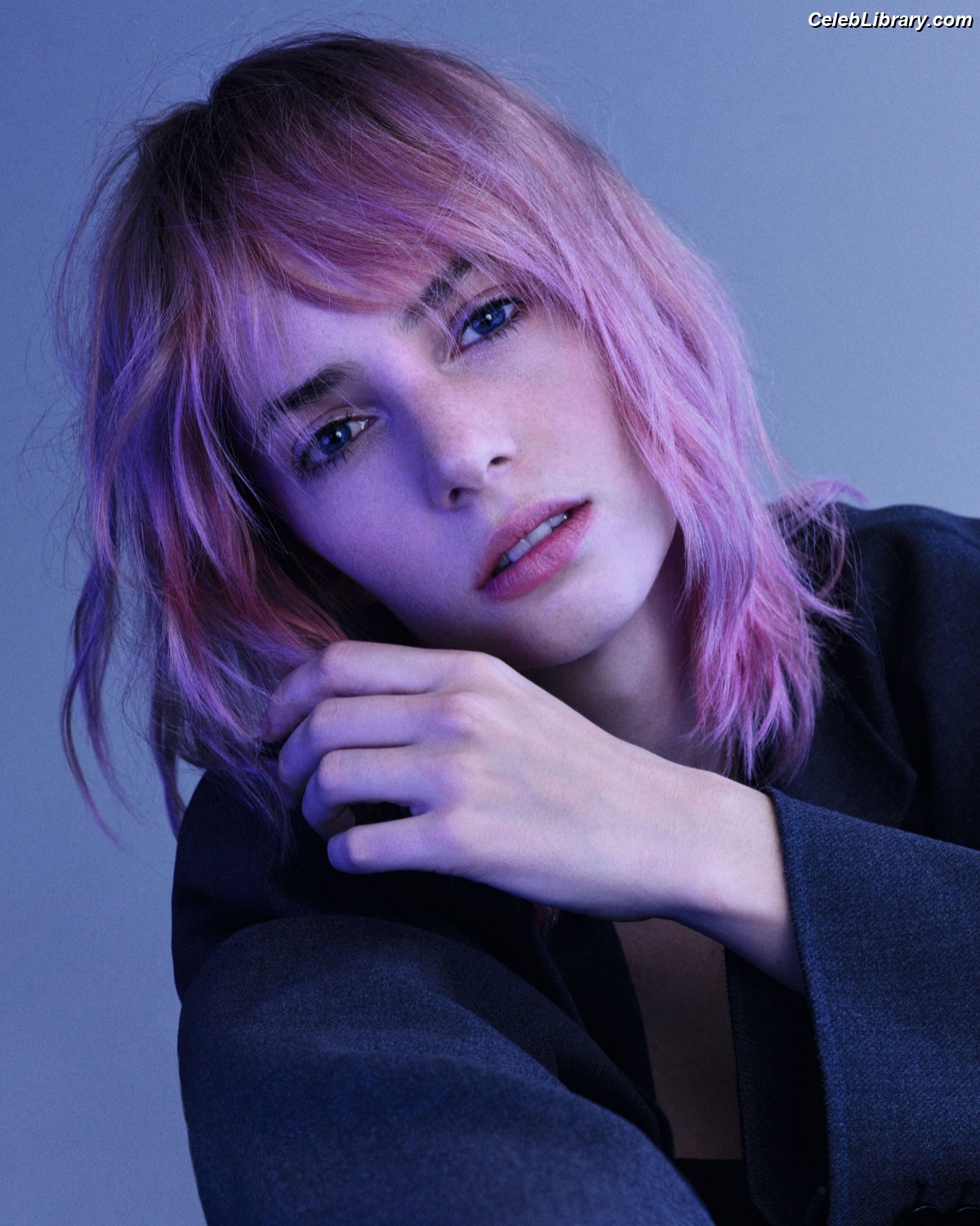 Maya Hawke photo 3 of 851