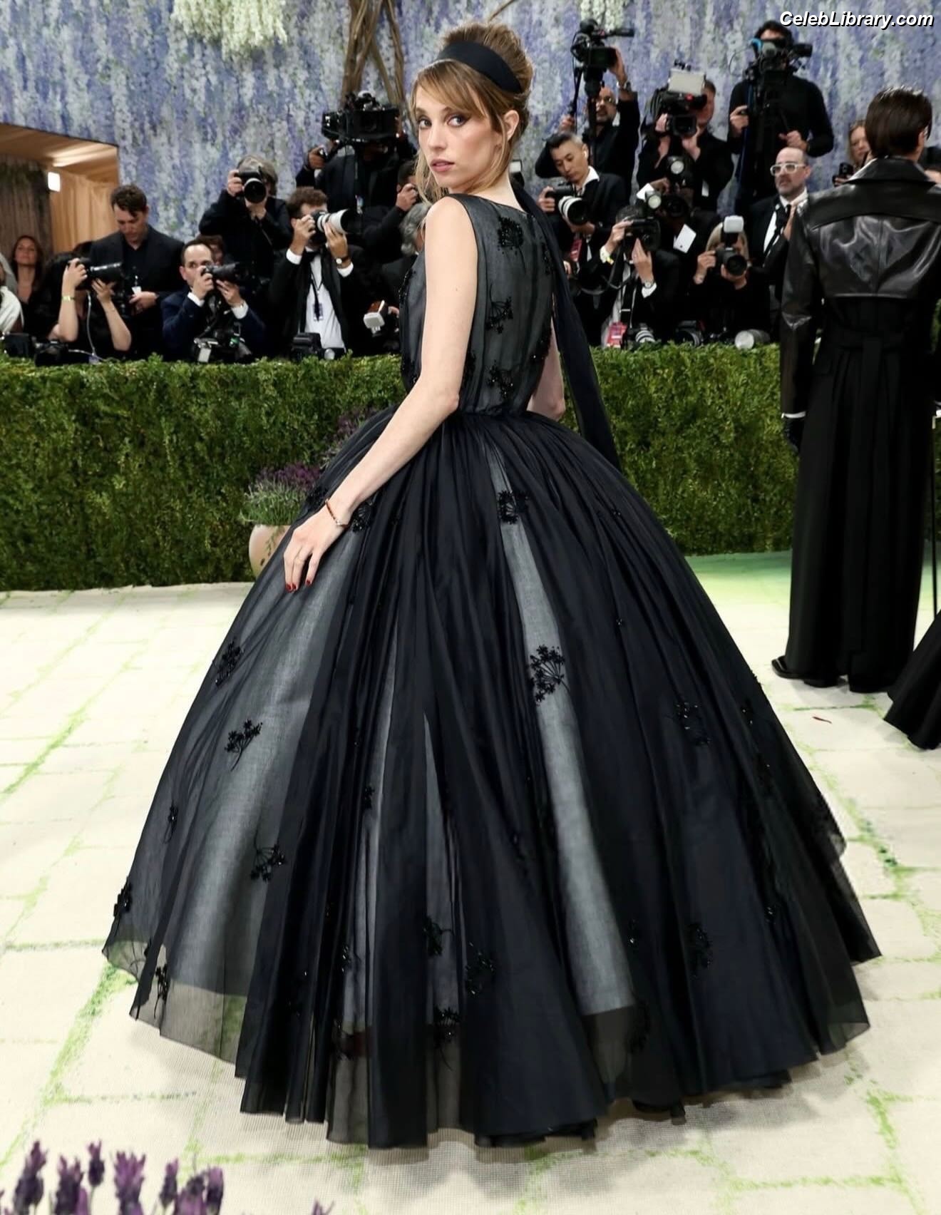 Maya Hawke photo 10 of 851