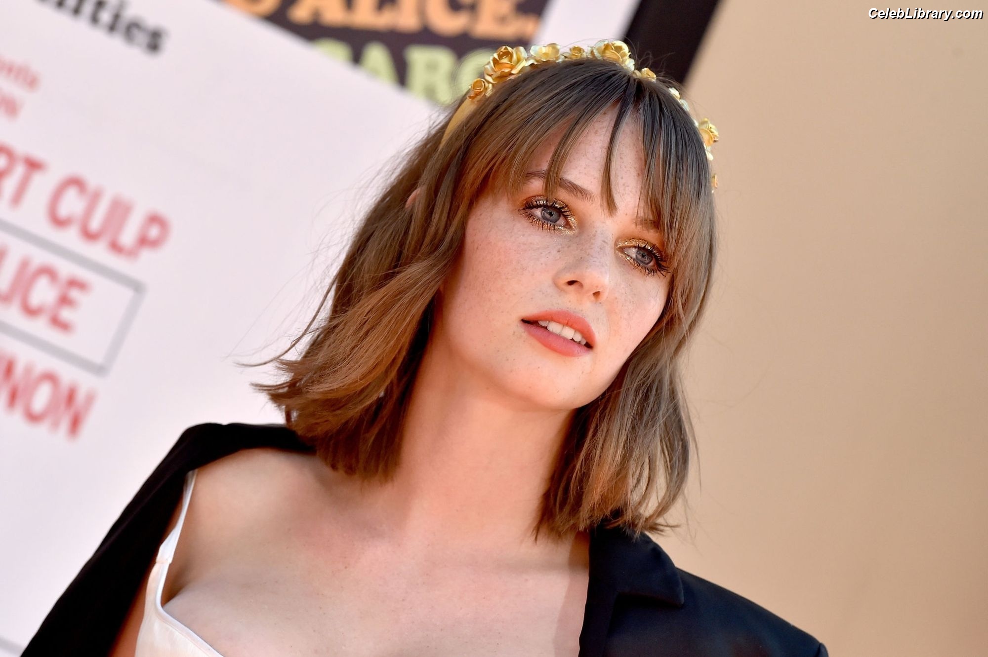 Maya Hawke photo 2 of 851