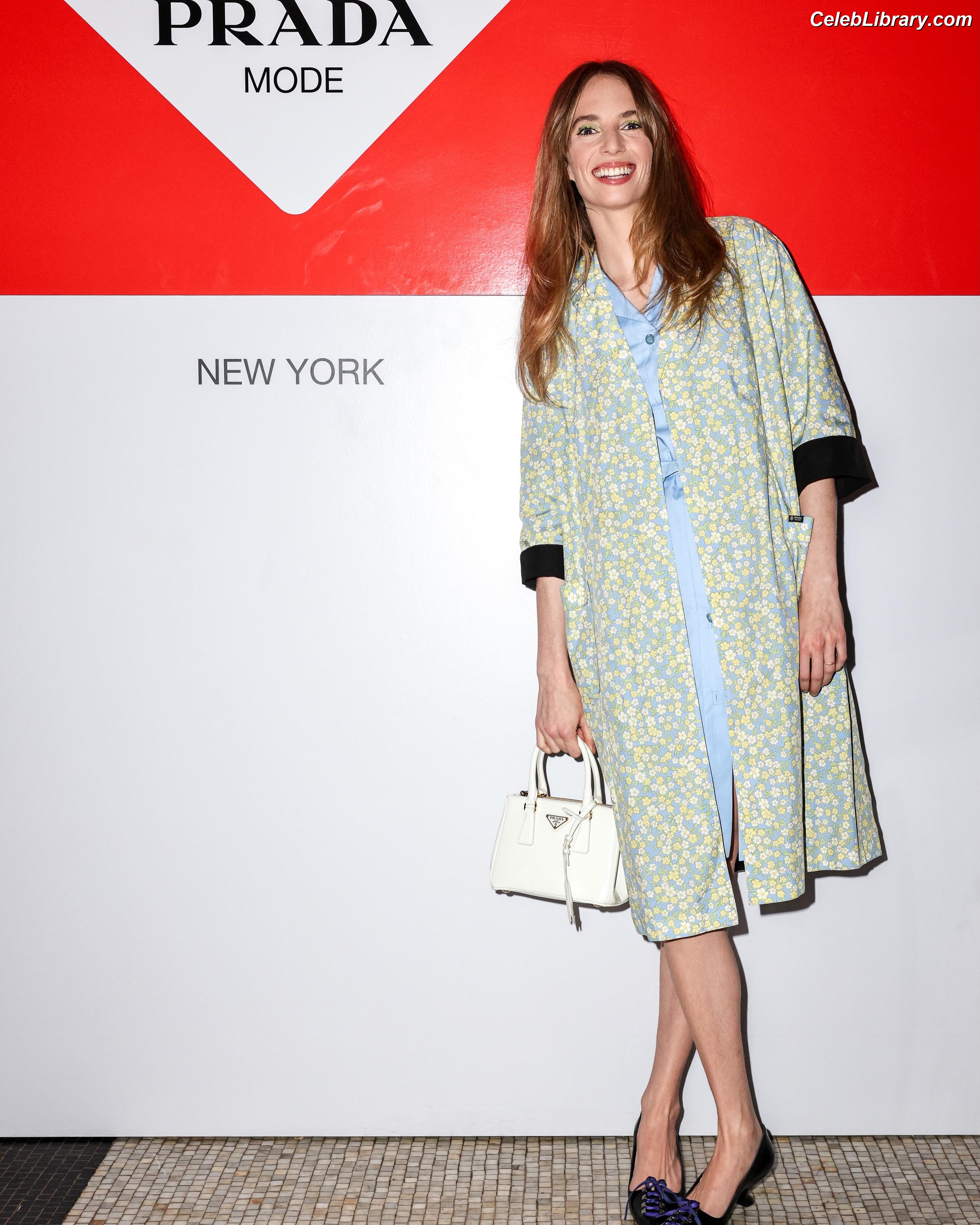 Maya Hawke photo 6 of 851