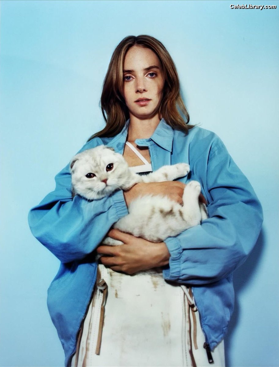Maya Hawke photo 21 of 851