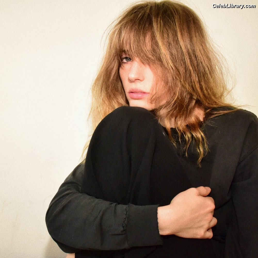 Maya Hawke photo 19 of 851