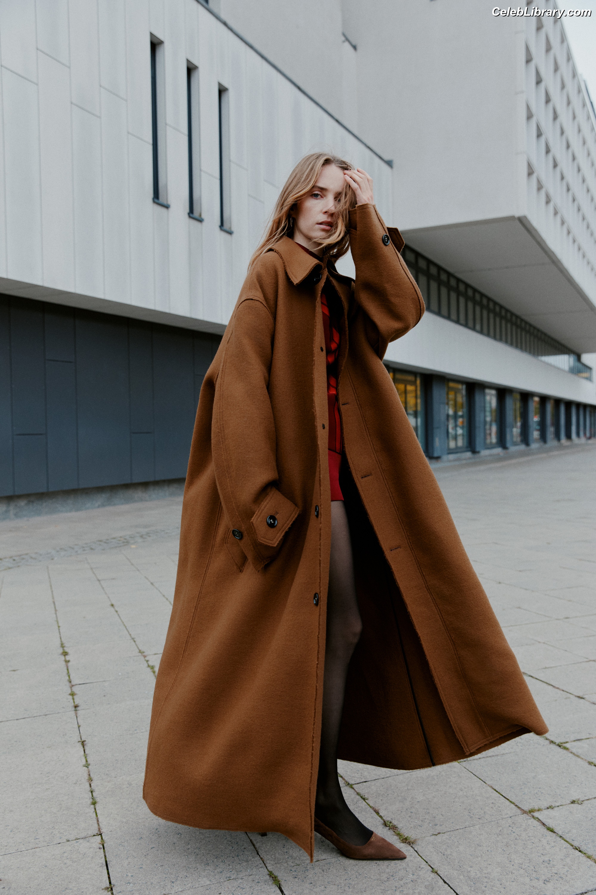 Maya Hawke photo 10 of 851