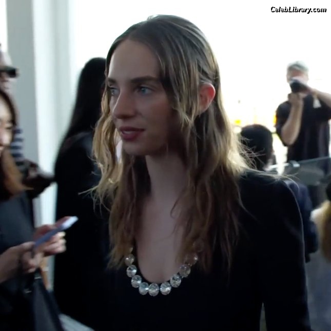 Maya Hawke photo 13 of 851