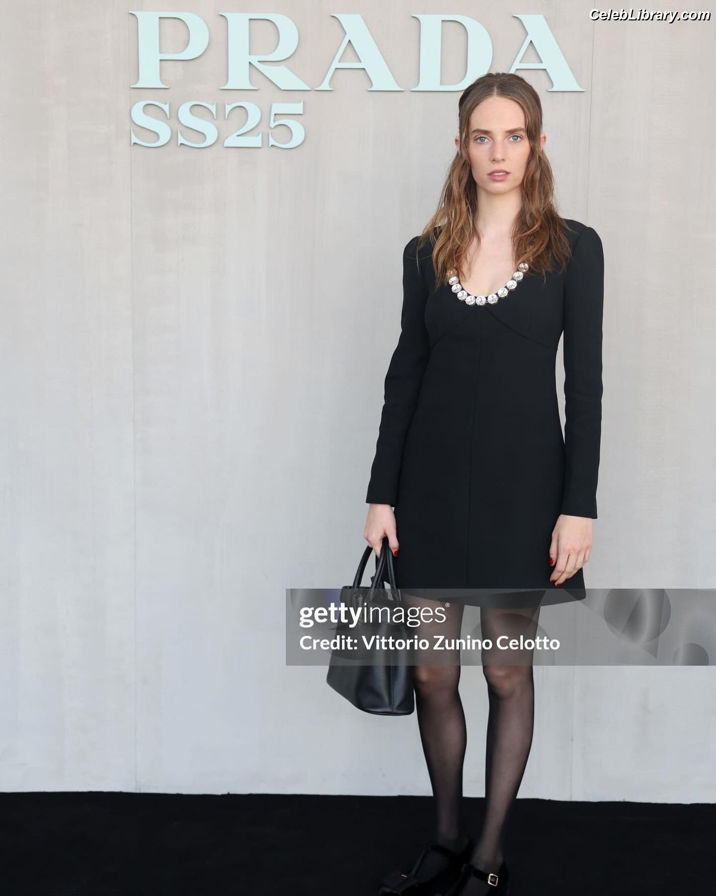 Maya Hawke photo 14 of 851