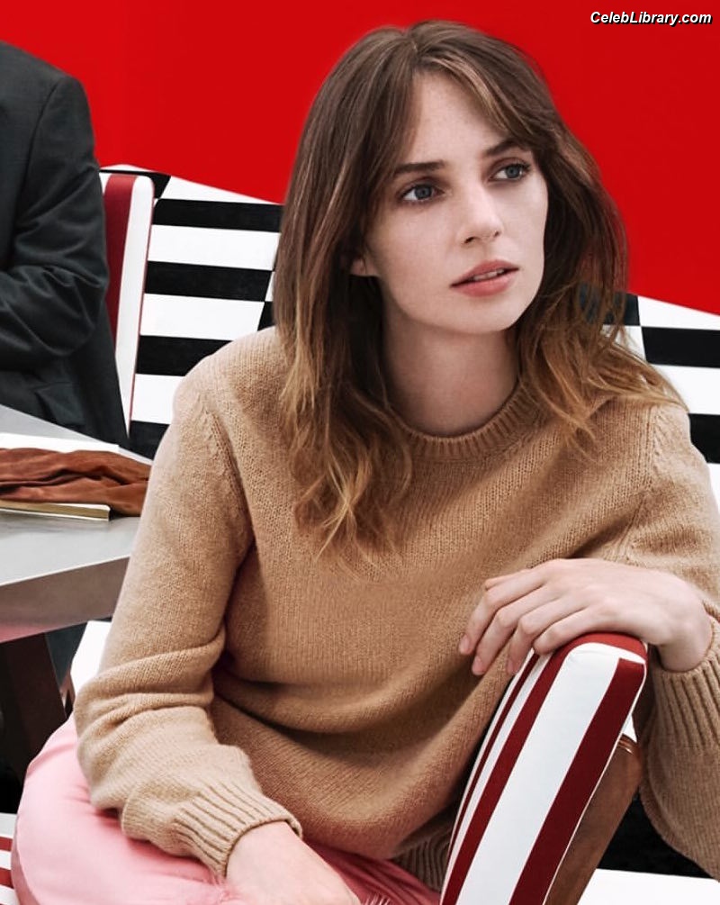 Maya Hawke photo 11 of 851