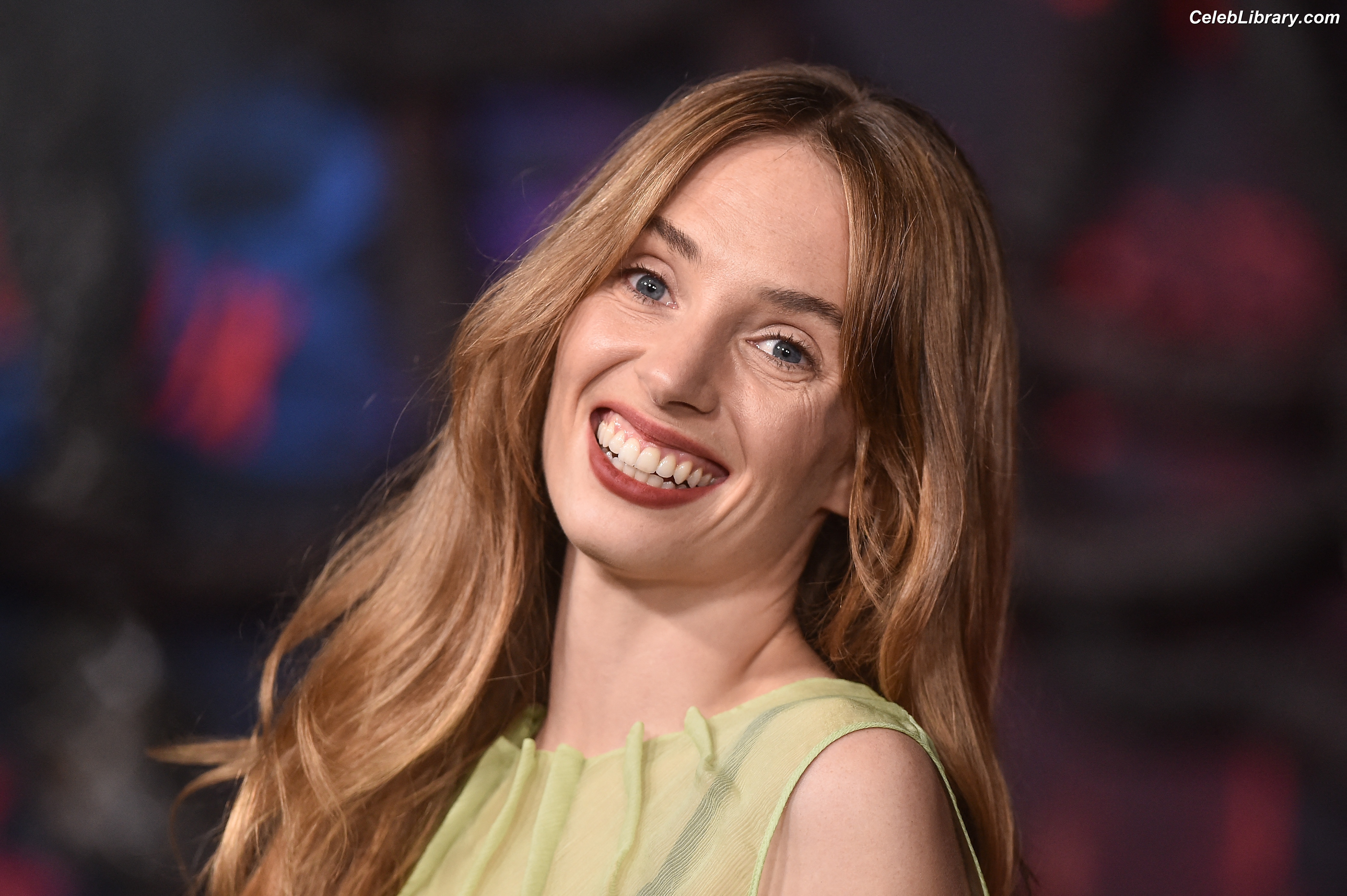 Maya Hawke photo 23 of 851