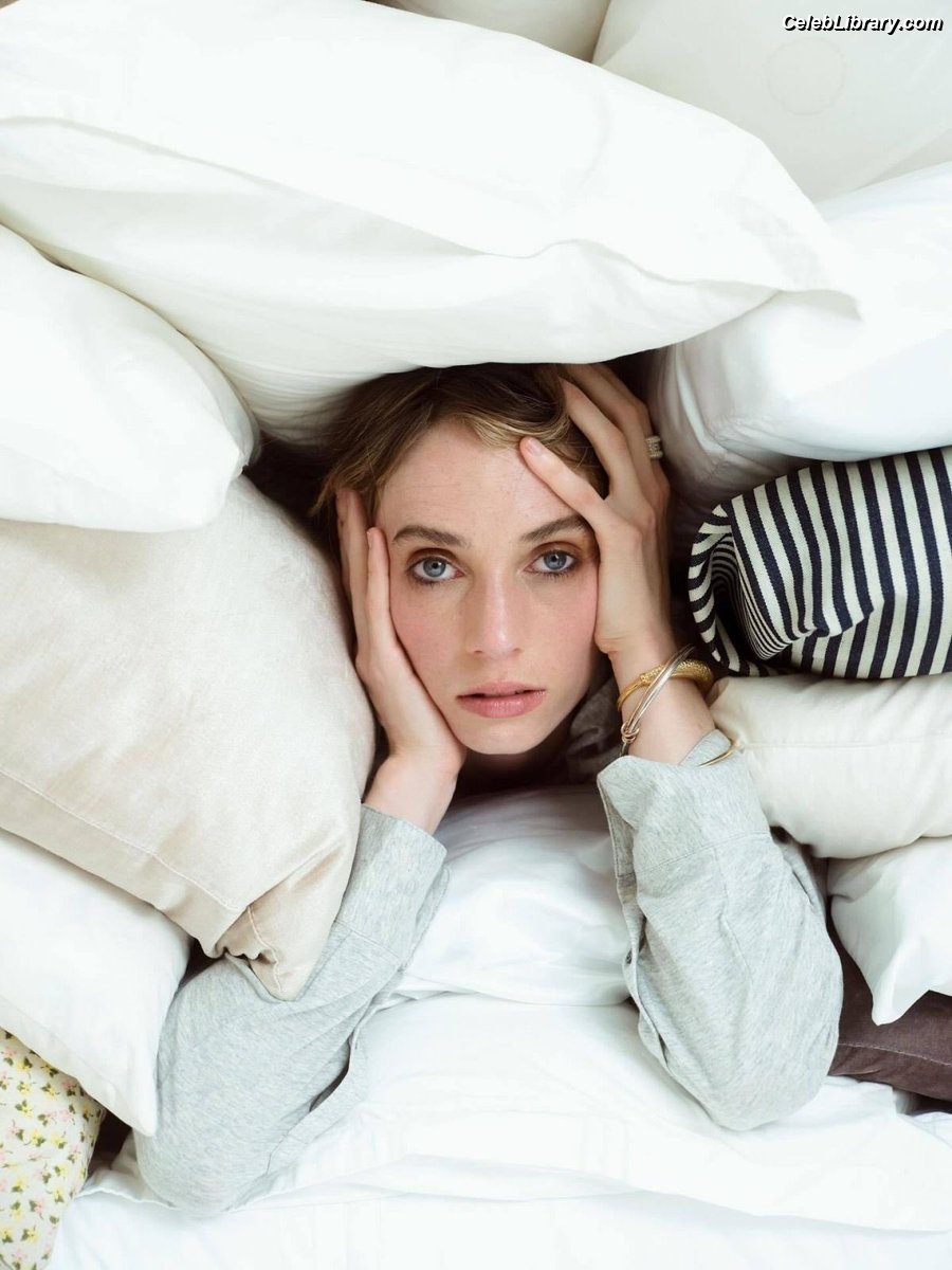 Maya Hawke photo 9 of 851