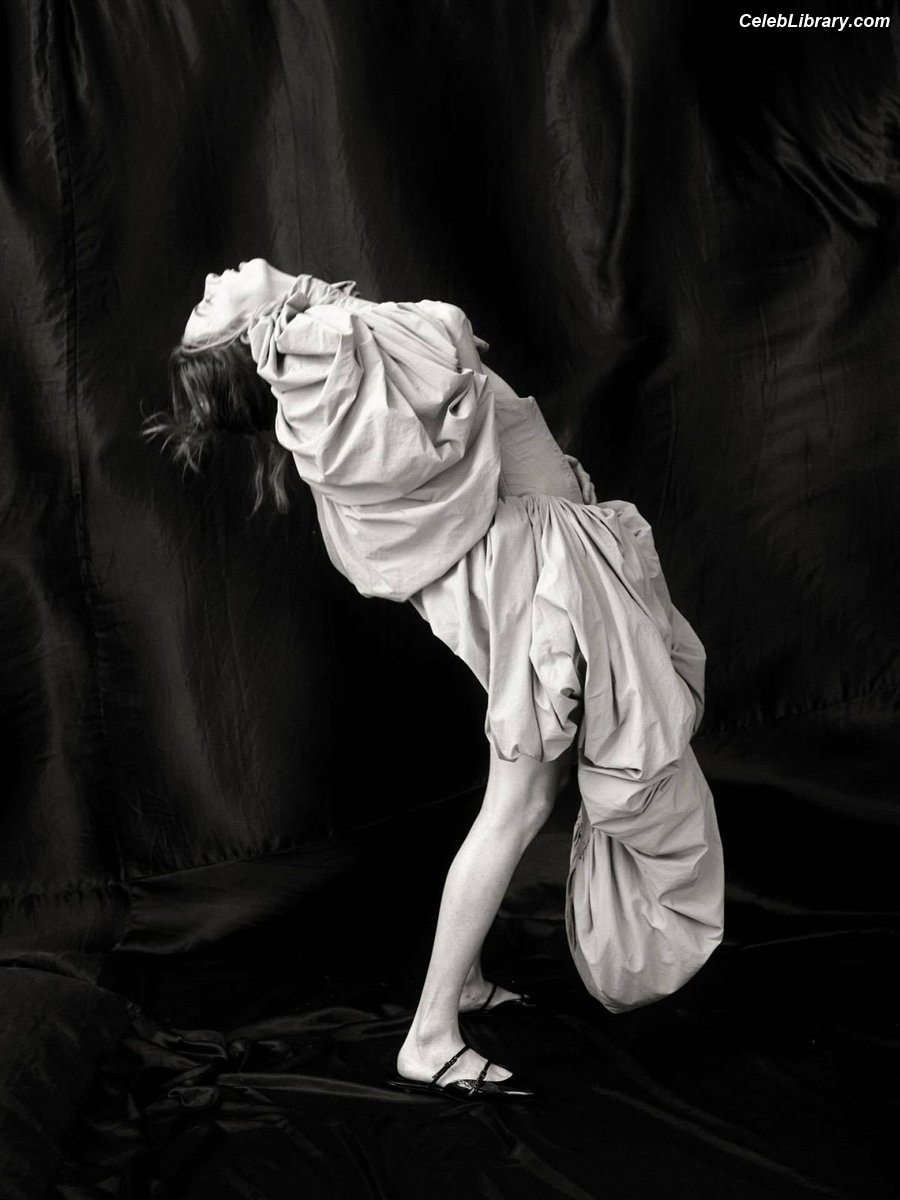Maya Hawke photo 10 of 851