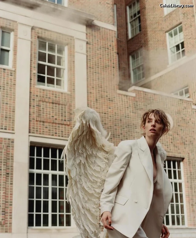 Maya Hawke photo 6 of 851