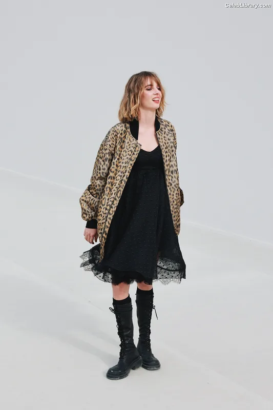 Maya Hawke photo 8 of 851