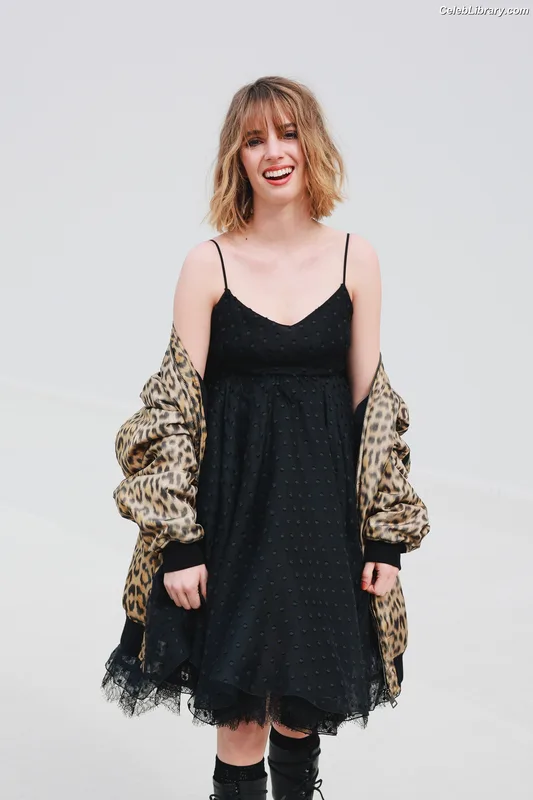 Maya Hawke photo 7 of 851