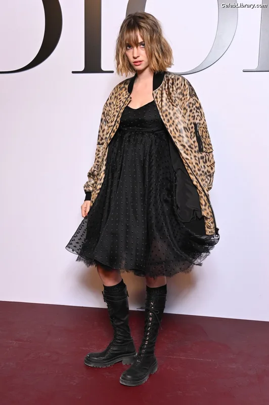 Maya Hawke photo 19 of 851