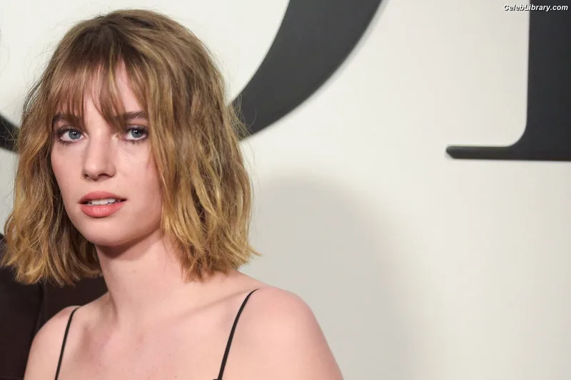 Maya Hawke photo 22 of 851