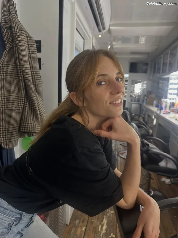 Maya Hawke photo 6 of 851