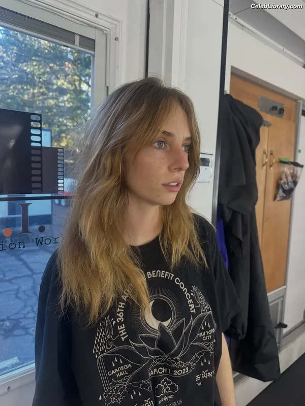 Maya Hawke photo 20 of 851
