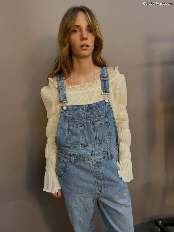 Maya Hawke photo 24 of 851
