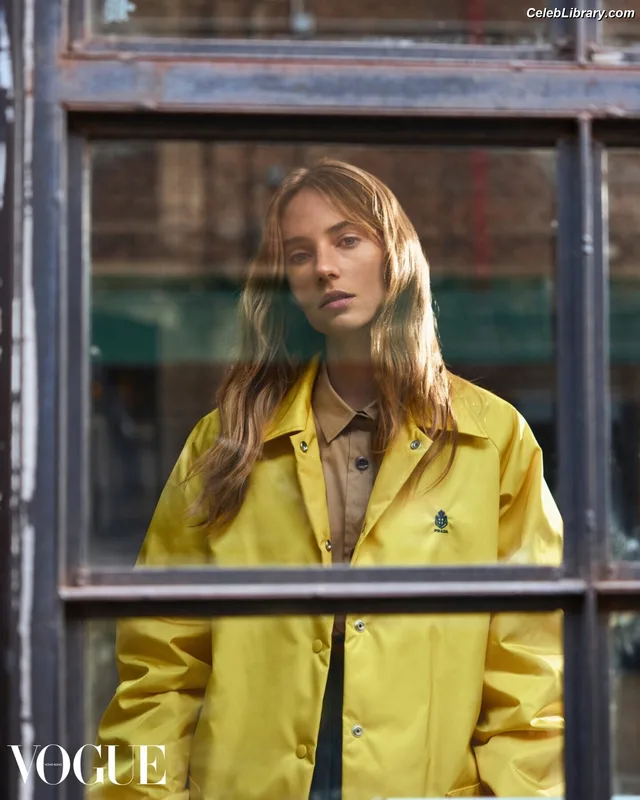 Maya Hawke photo 8 of 851
