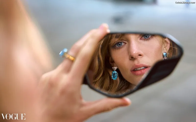 Maya Hawke photo 9 of 851