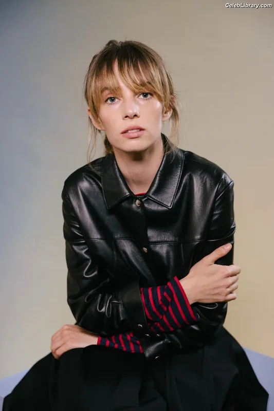 Maya Hawke photo 19 of 851