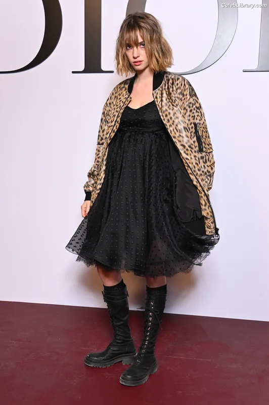 Maya Hawke photo 2 of 851