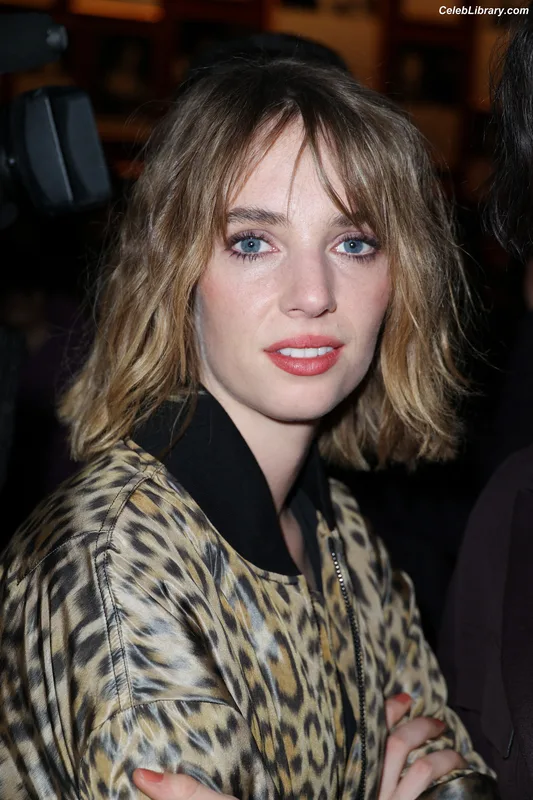 Maya Hawke photo 7 of 851