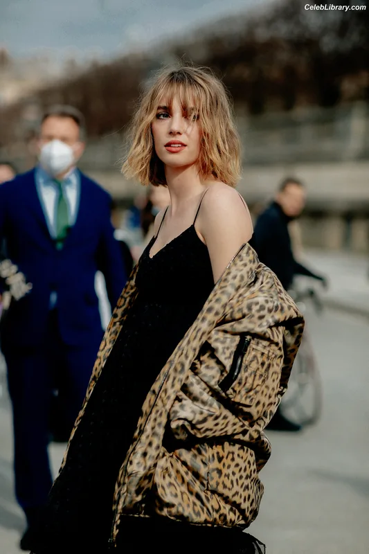 Maya Hawke photo 13 of 851