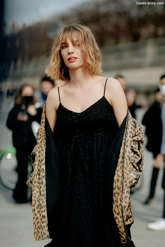 Maya Hawke photo 16 of 851