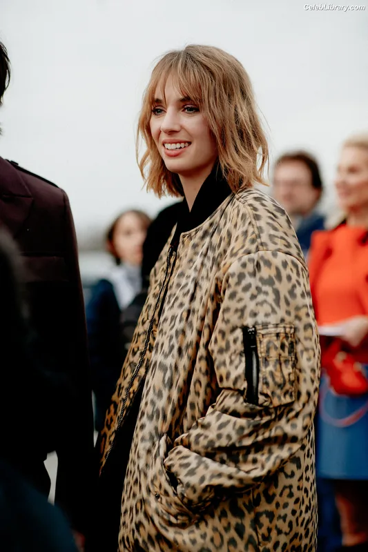 Maya Hawke photo 9 of 851
