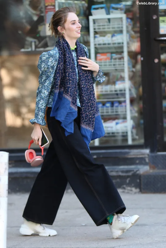 Maya Hawke photo 16 of 851
