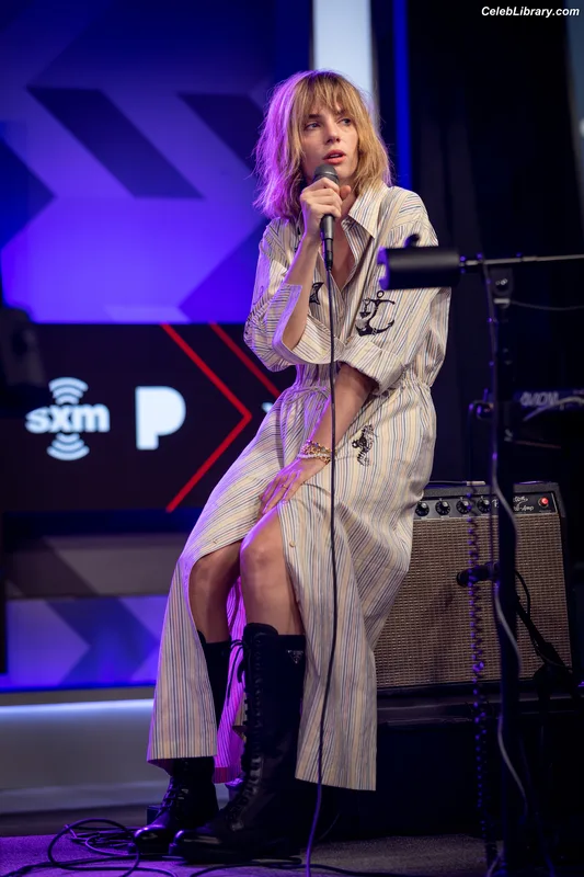 Maya Hawke photo 9 of 851
