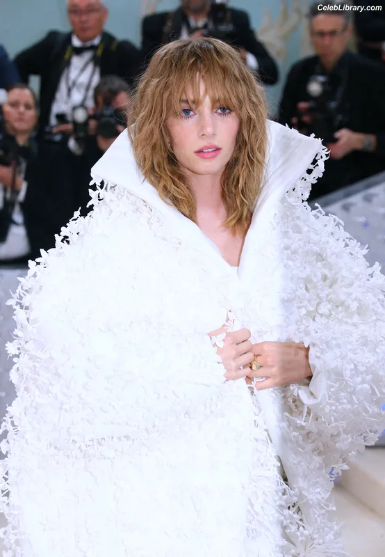 Maya Hawke photo 16 of 851