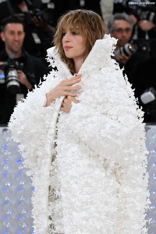 Maya Hawke photo 19 of 851