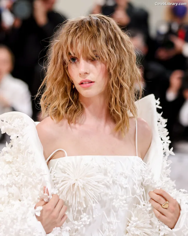 Maya Hawke photo 22 of 851