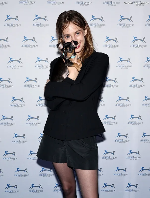 Maya Hawke photo 14 of 851