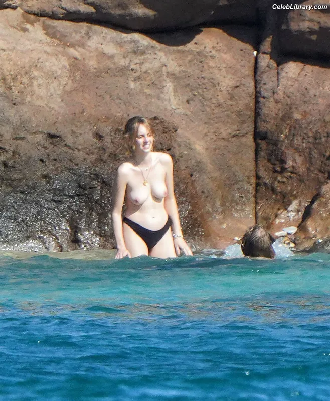 Maya Hawke photo 6 of 851