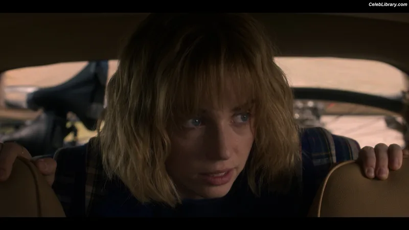 Maya Hawke photo 6 of 851