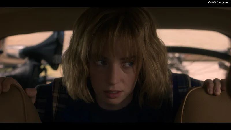 Maya Hawke photo 7 of 851