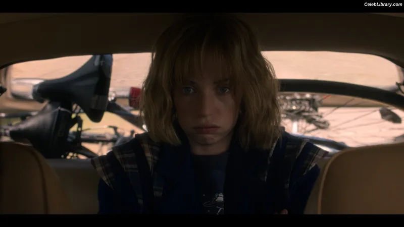 Maya Hawke photo 9 of 851