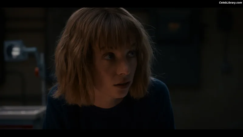 Maya Hawke photo 12 of 851