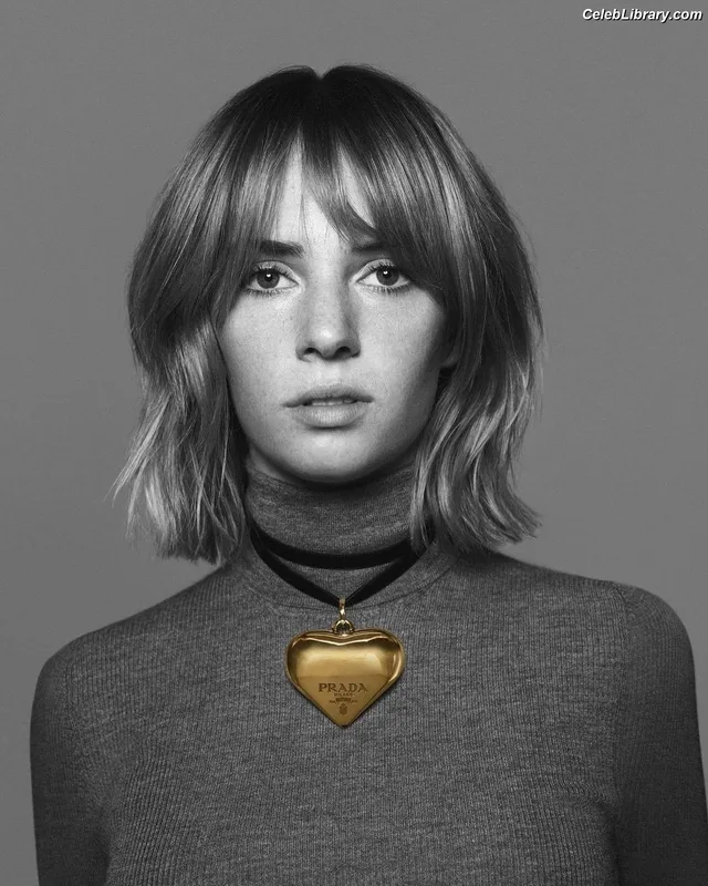 Maya Hawke photo 23 of 851