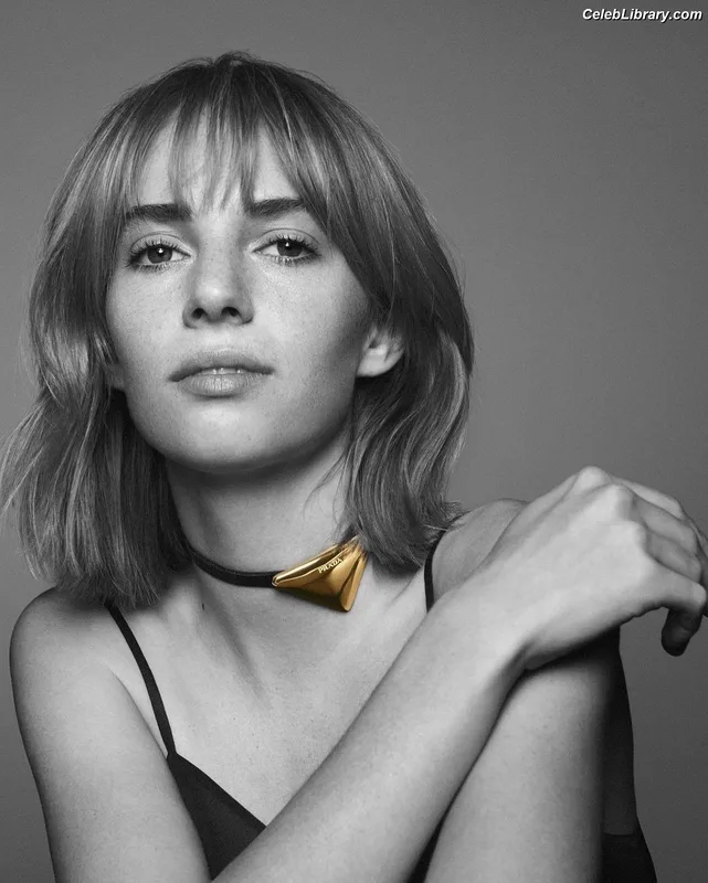 Maya Hawke photo 24 of 851