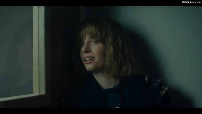 Maya Hawke photo 7 of 851