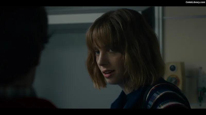 Maya Hawke photo 9 of 851