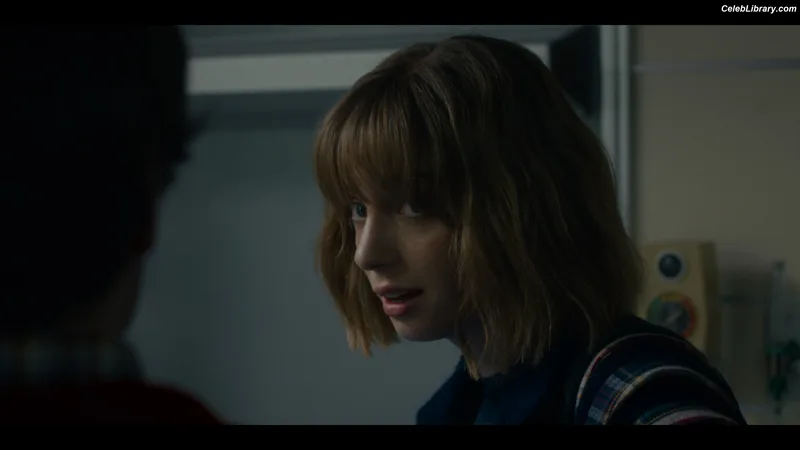 Maya Hawke photo 12 of 851