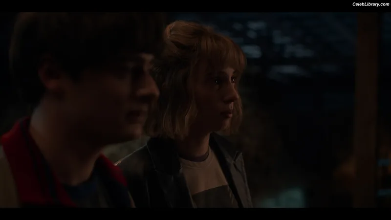 Maya Hawke photo 13 of 851