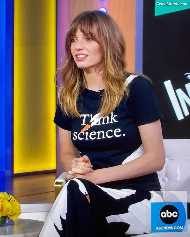 Maya Hawke photo 6 of 851